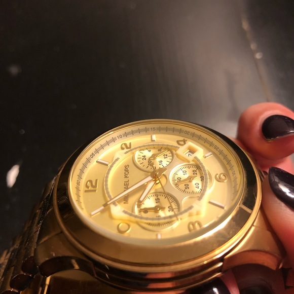 Michael Kors MK-8077 Gold Large Face Watch - Picture 2 of 4